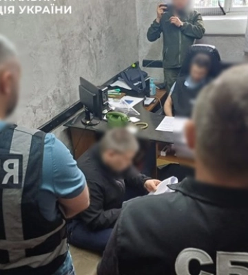 На Львівщині викрили схему вимагання, яку координували з колонії
