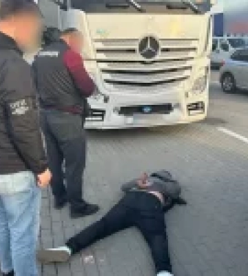 Злочинна група ввозила авто як гуманітарну допомогу