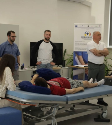 В Ужгороді фахівці з України та Румунії обмінялися досвідом реабілітації після травм спинного мозку
