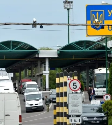Прикордонники попередили про можливі затримки на пункті пропуску «Шегині – Медика»