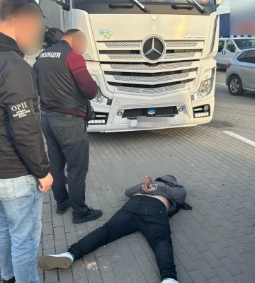 Продавали авто, ввезені для ЗСУ: на Волині викрили злочинну групу