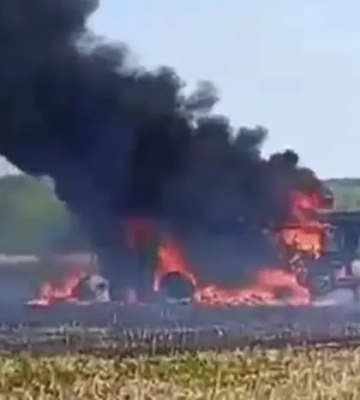На Сумщині російський дрон знищив комбайн під час польових робіт (відео)