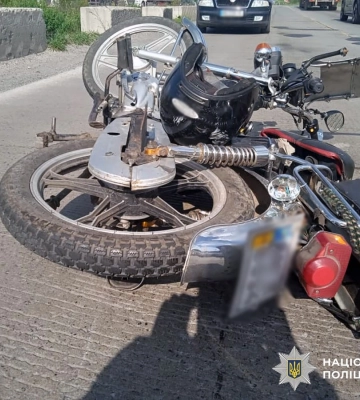На Житомирщині внаслідок ДТП потрапив до шпиталю 82-річний мотоцикліст, - поліція