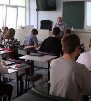Вчителів чекає підвищення, але не всіх: яку зарплату назвали справедливою