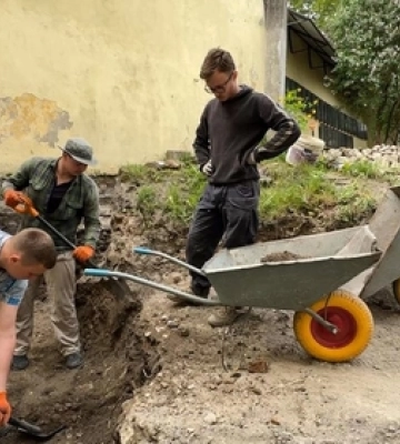 У Луцьку археологи продовжують розкопувати одну з веж Окольного замку (фото, відео)