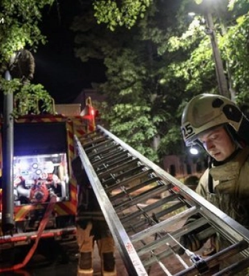 Наслідки удару по Полтавщині: пожежу в адмінбудівлі ліквідовано. ФОТОрепортаж