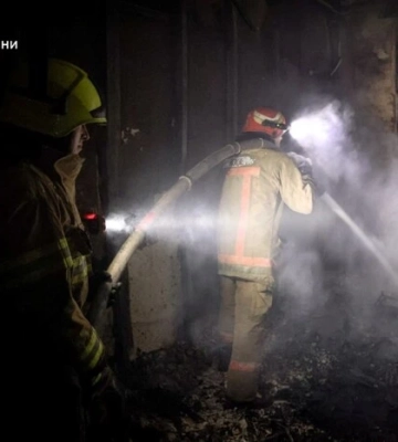 Наслідки удару по Полтавщині: пожежу в адмінбудівлі ліквідовано. ФОТОрепортаж