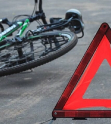 На вулиці Героїв УПА електровелосипедист збив 64-річну львів’янку: вона в лікарні