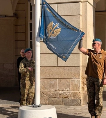 У центрі Львова на Ратуші підняли прапор Морської піхоти України