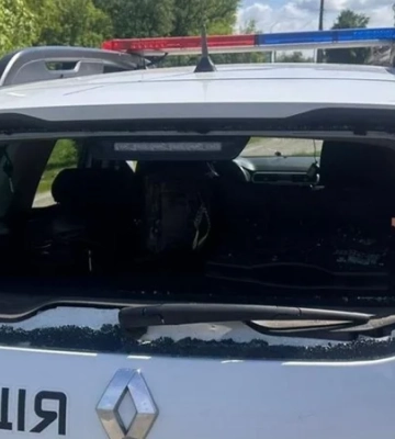 На Чернігівщині росіяни вдарили дроном по авто поліцейських. Є поранені