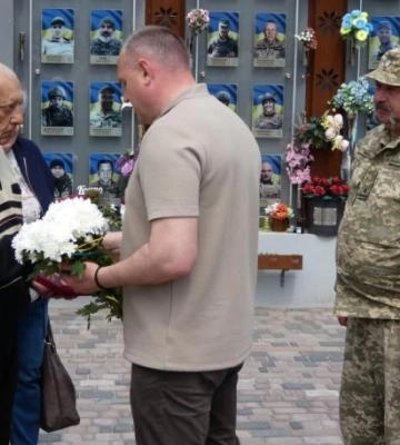 Батькові полеглого воїна з Рівненщини передали орден сина