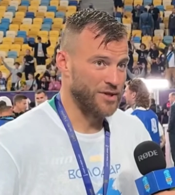 "Як ти не відбив?": Ярмоленко розкрив деталі розмови з воротарем Чернігова
