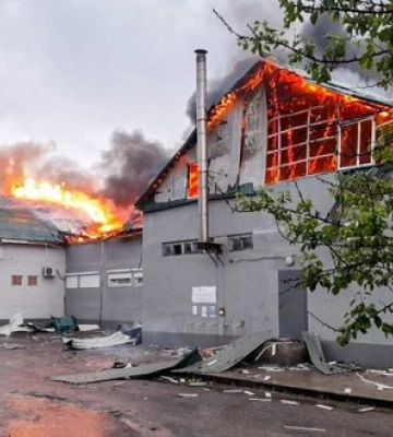 Росіяни вдруге за сьогодні вдарили по Балаклії: знищено культову споруду. ФОТОрепортаж