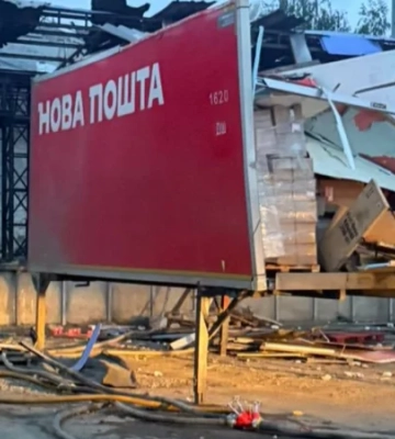 Дронами Герань-2. В Харькове оккупанты трижды атаковали депо Новой почты — фото