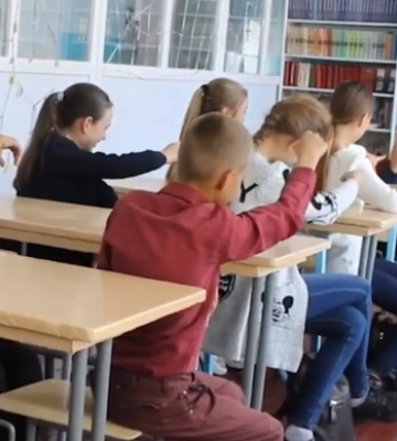 13 родителей пожаловались на учительницу: юристка объяснила, как заставить школу реагировать на оскорбления