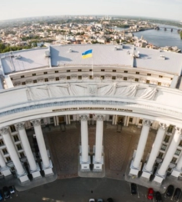 Під час масованої атаки на Київ пошкоджена будівля МЗС