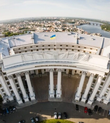 Уперше з часів Другої світової війни: через нічний обстріл Києва пошкоджено історичну будівлю МЗС