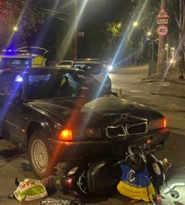 У Миколаєві BMW і Honda Dio не поділили перехрестя:  водій мопеда опинився в лікарні