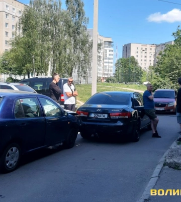 Авто перекинулося на дах: у Луцьку судили водійку, яка п’яною на Ветеранів влетіла у стовпчики