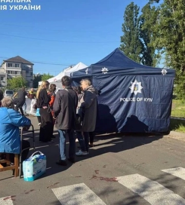 Допомога постраждалим від масованого удару: у районах Києва розгорнули екстрені штаби та гарячі лінії