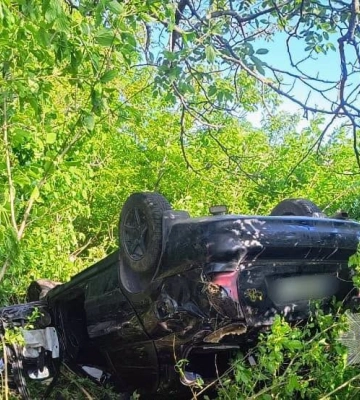 На Одещині внаслідок ДТП на трасі перекинувся легковик: є загиблий та поранений