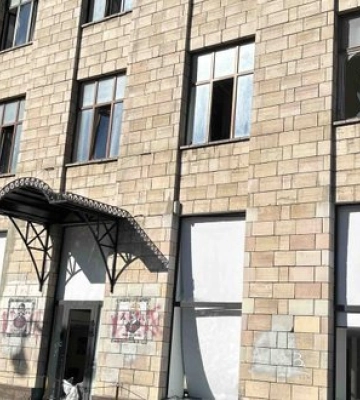 Під час ракетної атаки РФ на Київ пошкоджено Інститут літератури ім. Т. Г. Шевченка НАНУ. ФОТОрепортаж