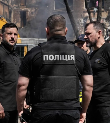 Під час масованої атаки на Київ пошкоджена будівля МЗС