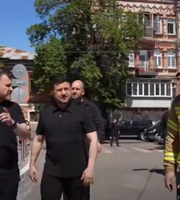 Зеленский посетил места попаданий в Киеве