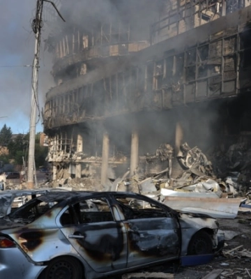 Зеленський відвідав у Києві місця російських ударів