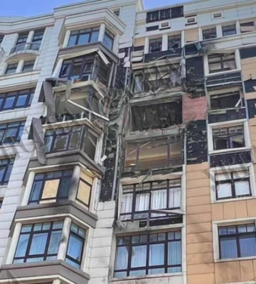В результате российской атаки был поврежден дом, в котором имеют квартиры Зеленский и Миндич — СМИ
