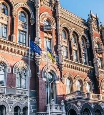 Будівля НБУ постраждала після нічної атаки РФ на Київ