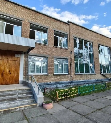 В Киеве повреждено 11 учебных заведений из-за атаки РФ. ФОТОРЕПОРТАЖ