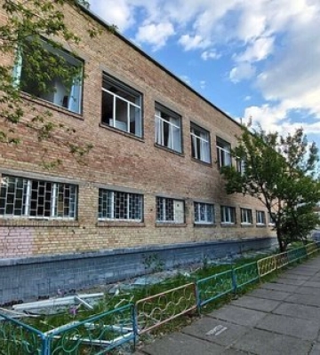 У Києві пошкоджено 11 закладів освіти через атаку РФ. ФОТОрепортаж
