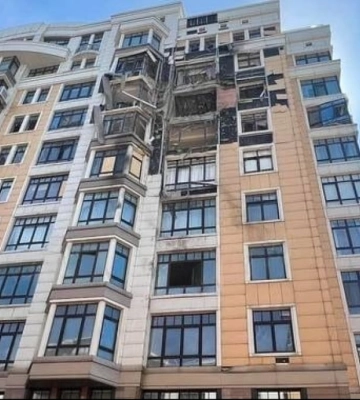 У Києві під час російської атаки пошкоджено будинок, де квартира Міндіча