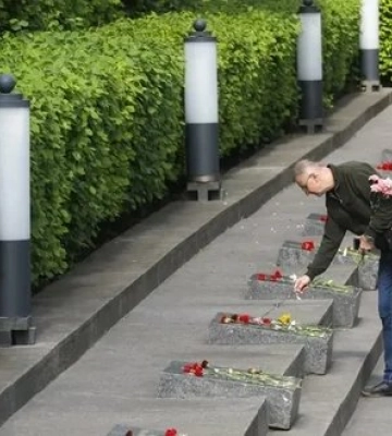 У Київській області підлітки танцювали на Алеї Слави під російську музику, - поліція