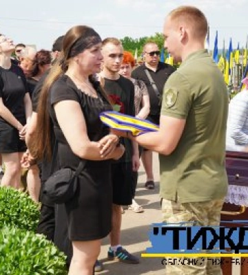 Тростянецька громада провела в останню путь захисника Дмитра Кулапова