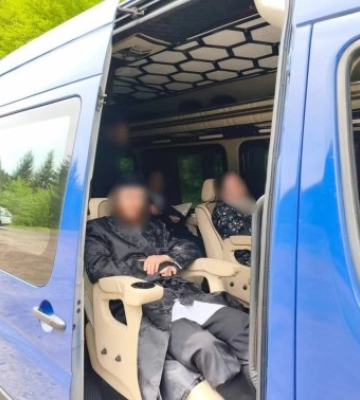 Квиток у безвість: на Закарпатті засікли «сірого» перевізника на Mercedes-Benz — водію світить космічний штраф