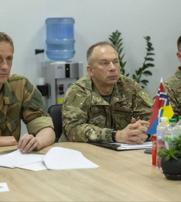 Сирський з норвезьким колегою відвідав південний фронт, обговорили потреби ЗСУ в зброї та боєприпасах