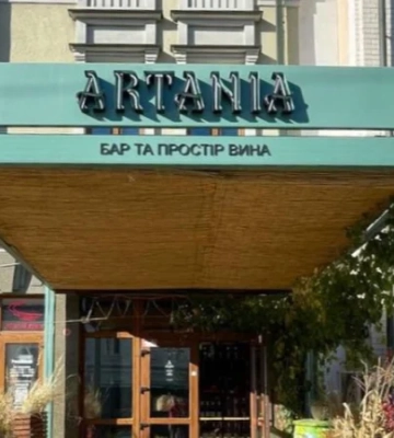 «Лучшая поддержка — ваше присутствие». Атака РФ разрушила бар крафтовых украинских вин в Киеве