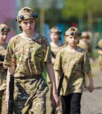 362 години навчання: у Луганську дітей готують за військовими програмами РФ