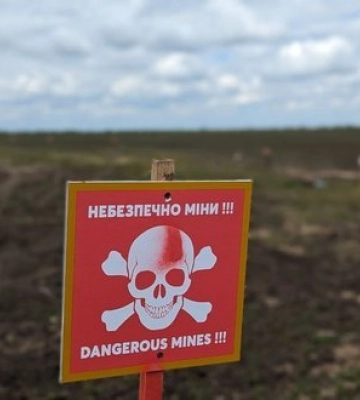 Троє цивільних підірвалися біля зупинки на Харківщині