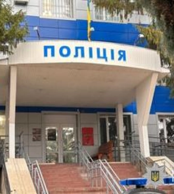 У Лохвиці півторарічна дитина випала з вікна вантажівки