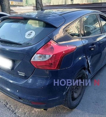 У Миколаєві Kia здавав назад і протаранив Ford