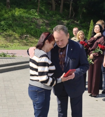 У Каневі родинам двох полеглих захисників передали ордени (ФОТО)