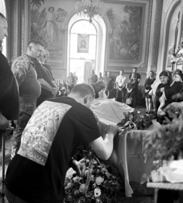 Мукачево на колінах: місто попрощалося з 45-річним Героєм Іваном Чавою (ФОТО)