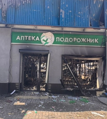 Під час обстрілу в ніч на неділю в Києві постраждали аптеки мереж "Подорожник" та "Аптека 9-1-1"