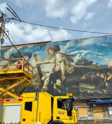 На Лук'янівці після атаки РФ вцілів пророчий банер 
