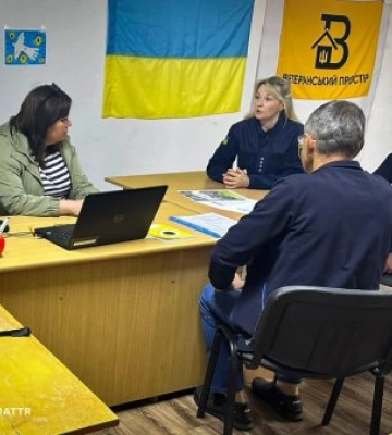 Орієнтир на майбутнє: у Сваляві рятувальники розповіли молоді про навчання та службу в ДСНС