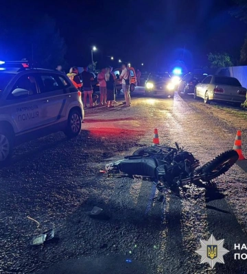 У селі на Рівненщині внаслідок ДТП із мотоциклом постраждали юнак, жінка та двоє дітей. ФОТО