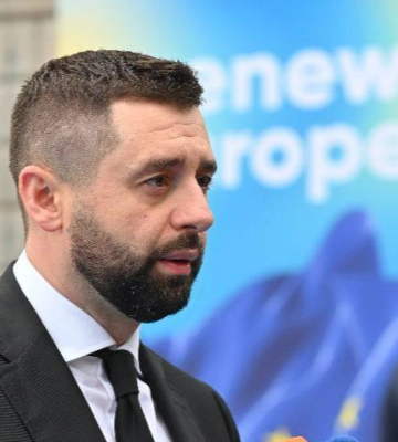Арахамия рассказал о встрече "слуг" с Зеленским: Не время для "внутренних конфликтов"